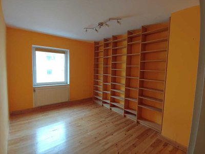 Helle 2-Zimmer Wohnung - Provisionsfreie Sanierungschance
