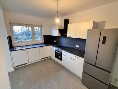 Schöne 4 Zimmer Wohnung in Köln Bayenthal mit Balkon und Einbauküche!