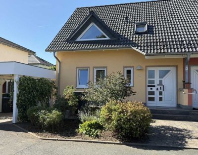 Doppelhaushälfte mit Carport, Erstbezug nach Sanierung