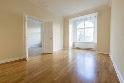Schöne, helle, modernisierte 2-Zi-Whg mit Wohnküche u. Balkon in Charlottenburg