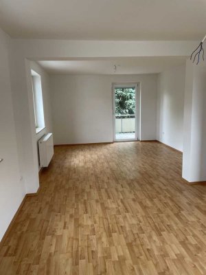 Gemütliche 3-Zimmer-Dachgeschosswohnung mit offener Küche, Balkon, Keller, Parkhausstellplatz