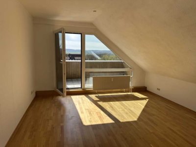 Charmante gemütliche helle Dachgeschosswohnung mit Tiefgaragenstellplatz in Hildesheim-Itzum