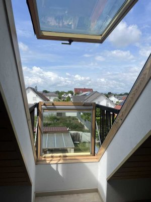 Schicke, licht- und sonnendurchflutete Dachgeschoßwohnung mit ganz besonderem Flair im 3 Fam.Haus!