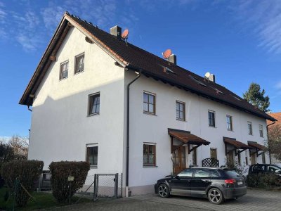 Reihenendhaus mit großem Garten und Garage