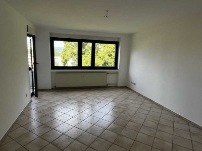 Exklusive, vollständig renovierte 3-Zimmer-Wohnung mit Balkon in Trier