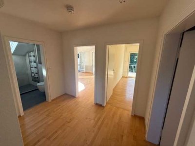 Vollständig renovierte Wohnung mit drei Zimmern und Balkon in Baden Oos