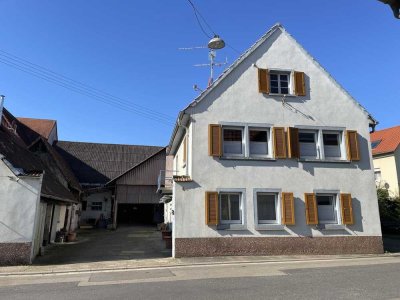 Anwesen mit großer Halle und Ausbaupotential