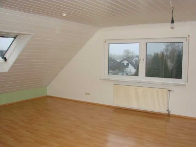 Schöne und gepflegte 3-Raum-DG-Wohnung in Biblis