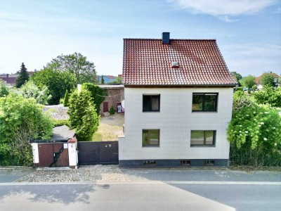 Großes Einfamilienhaus mit Potenzial in Calbe -  Provisionsfrei