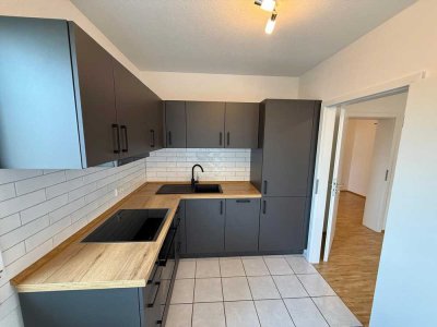 KL- Zentrum: Renovierte 2,5 Zimmer Wohnung