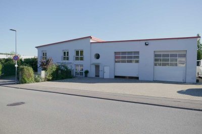Haus mit großer Gewerbefläche - 2 Hallen, Büro, Waschplatz