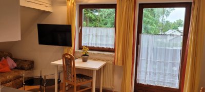 Close to University Salzburg, Red Bull Base and City Center: schönes Zimmer mit Balkon und Küchenblock &amp; Dusche/ WC im Stadtteil AIGEN - Salzburg in Privathaus