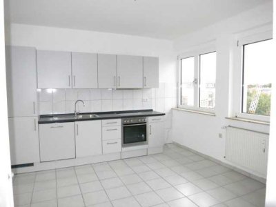 Moderne, helle 2-Zimmerwohnung mit Einbauküche im Herzen von Karlsruhe - direkt am Mühlburger Tor!