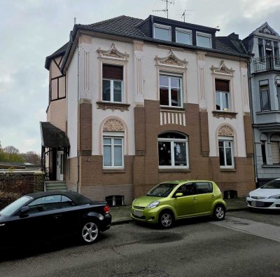 Lichtdurchflutete 3,5 Zimmer Altbauwohnung mit Einbauküche und eigenem Gartenanteil