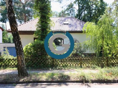 BEGEHRTES ECKGRUNDSTÜCK - IDEAL FÜR EINE FAMILIE - ZUM NEUGESTALTEN