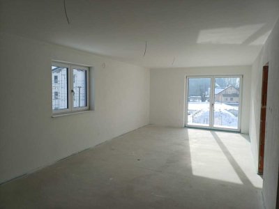 Erstbezug: Moderne 3-Zimmer-Wohnung mit großem Balkon in Aufroth (Kirchroth)