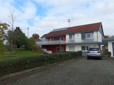 In ruhiger Südlage! Geräumiges Einfamilienhaus mit Einliegerwohnung auf weitläufigem Grundstück!