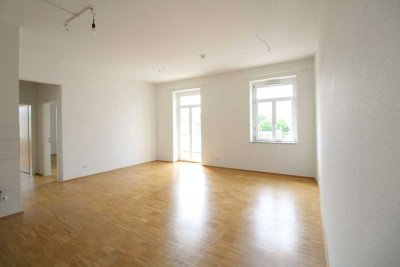 Top sanierte 3-Zi.-ETW im Neubauzustand. Sofort bezugsfrei mit Balkon, Stellplatz, Keller und Aufzug