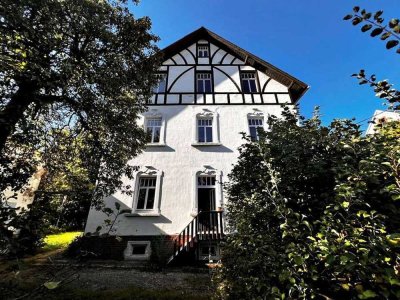 "Mit viel Charme und Potential - Sanierungsbedürftiges MFH in ruhiger Lage zu verkaufen"