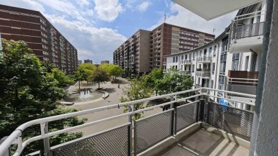 Renovierte 2 Zimmer Wohnung mit Balkon, EBK und optionalem Stellplatz