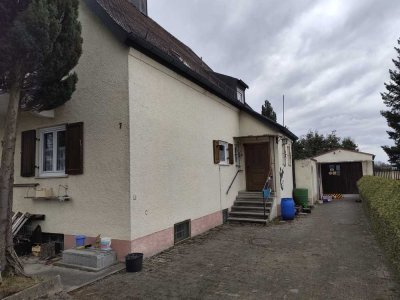 Grundstück mit Altbestand - Einfamilienhaus mit ca. 130 m² Wohnfläche in München Aubing