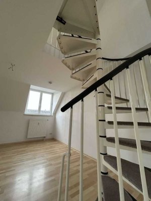 Herrliche Maisonette Wohnung mit offener Küche & Stellplatz in Bernsdorf gesucht?