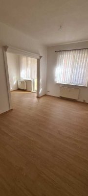 Sonnige zwei-Raum-Wohnung mit Balkon, Tageslichtbad und grünem Innenhof in ruhiger Nebenstrasse