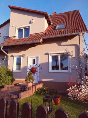Doppelhaushälfte am Stadtrand von Berlin in der Gartenstadt Großziethen