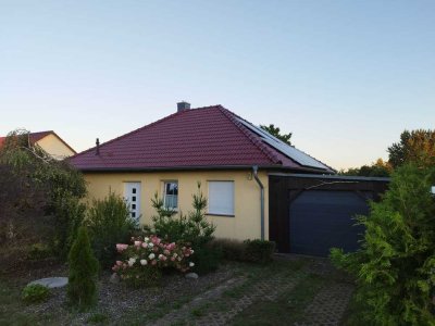 Bungalow mit viel Garten und Nebengelass