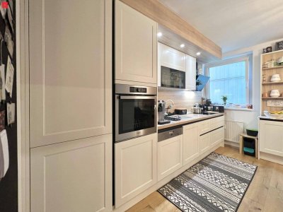 Teilrenovierte Familienwohnung in zentraler Lage