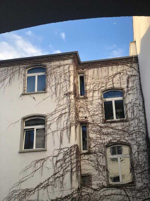 Gut geschnittene 2 Zimmerwohnung ruhig und zentral gelegen in Wiesbaden-Biebrich im Hinterhaus