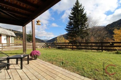 Bergidyll trifft Rendite in Sonnenruhelage: Stilvolle 3-Zi.-Gartenwohnung in Skipistennähe