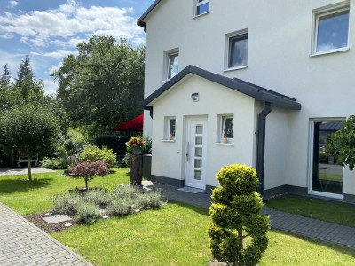 Provisionsfrei: Elegantes Doppelhaus mit 4 Zimmern in Falkensee