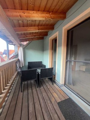 Attraktive 3-Zimmer-Dachgeschosswohnung mit überdachtem Balkon und EBK in Eggolsheimer Ortsteil