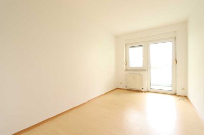 Gelegenheit: Großzügige und gepflegte 3-Zimmer-EG-Whg mit Terrasse