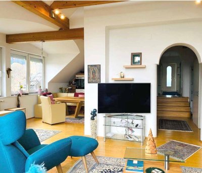 Kreuzbergl- Möblierte schöne große Dachgeschosswohnung