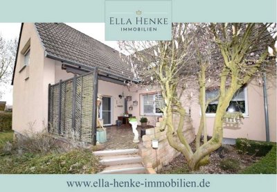Südstadt: Gepflegtes, großes Haus mit 3 Wohnungen, Garten + Garage ...