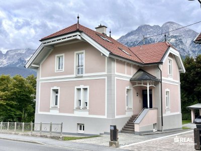 Stilvolles Mehrfamilienhaus mit drei separaten Einheiten und vollem Zubehör!