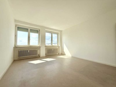 Wenn Träume wahr werden! Große 2,5-Zimmer-Wohnung mit Sonnenbalkon zum Wohlfühlen, neue Böden & Bad!