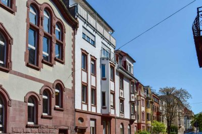 Helle modernisierte Dachgeschoss Maisonette 4,5 Zimmer, 2 Tgl. Bäder, Dachterrasse, Balkon, Keller