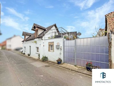 Einfamilienhaus mit Innenhof, Kamin und Potenzial für Individualisten im Herzen von Horrweiler