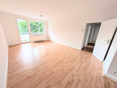 **Schön geschnittene 3-Zimmerwohnung!!Balkon + Eigener Gartenabteil!!***