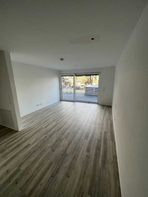 Neuwertige helle 2 Zimmer Wohnung 61m2 mit Terrasse Fußbodenheizung & Vinyl Boden