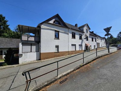 Anwesen mit 4 Häusern, ca. 269 m² Wohn- & ca. 188 m² Gewerbefläche auf 1.666 m² Grundstück