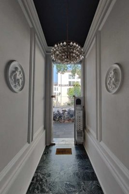 Stilvolle, helle 1-Zimmer-Wohnung mit Einbauküche in Top-Lage an der Adenauerallee