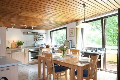 Anlegen oder selbst einziehen: DG Wohnung mit Balkon und Garage in gefragter Hanglage!