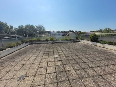 HELLE WOHNUNG MIT BALKON, SEP. KÜCHE UND DACHGARTEN