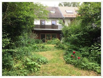 In reizvoller unverbauter Südlage von Jetzendorf: Geräumiges 'Familienhaus' mit großem Garten
