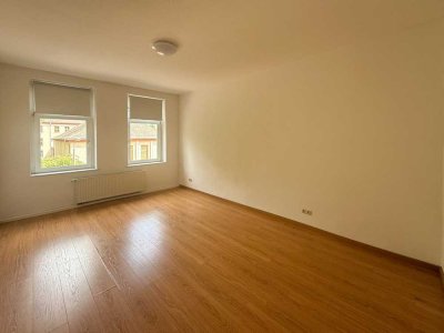 Helle, teilmöblierte 2-Zimmer-Wohnung mit EBK in Leipzig