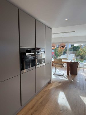 Wunderschönes, vollklimatisiertes 7-Zimmer Reihenendhaus in bester Nachbarschaft